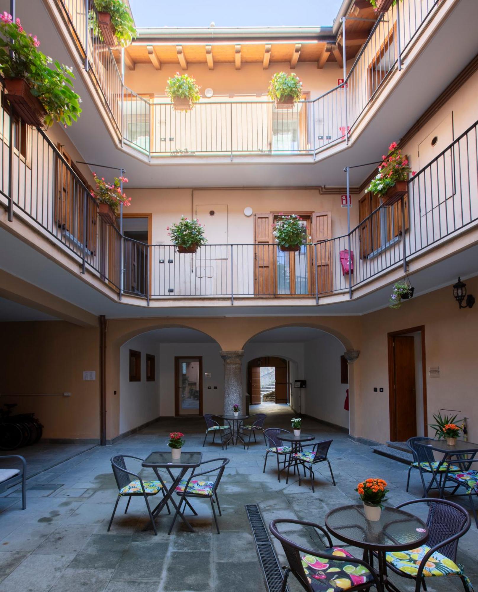 La Casa Del Sarto - Rooms And Apartments Lecco Kültér fotó
